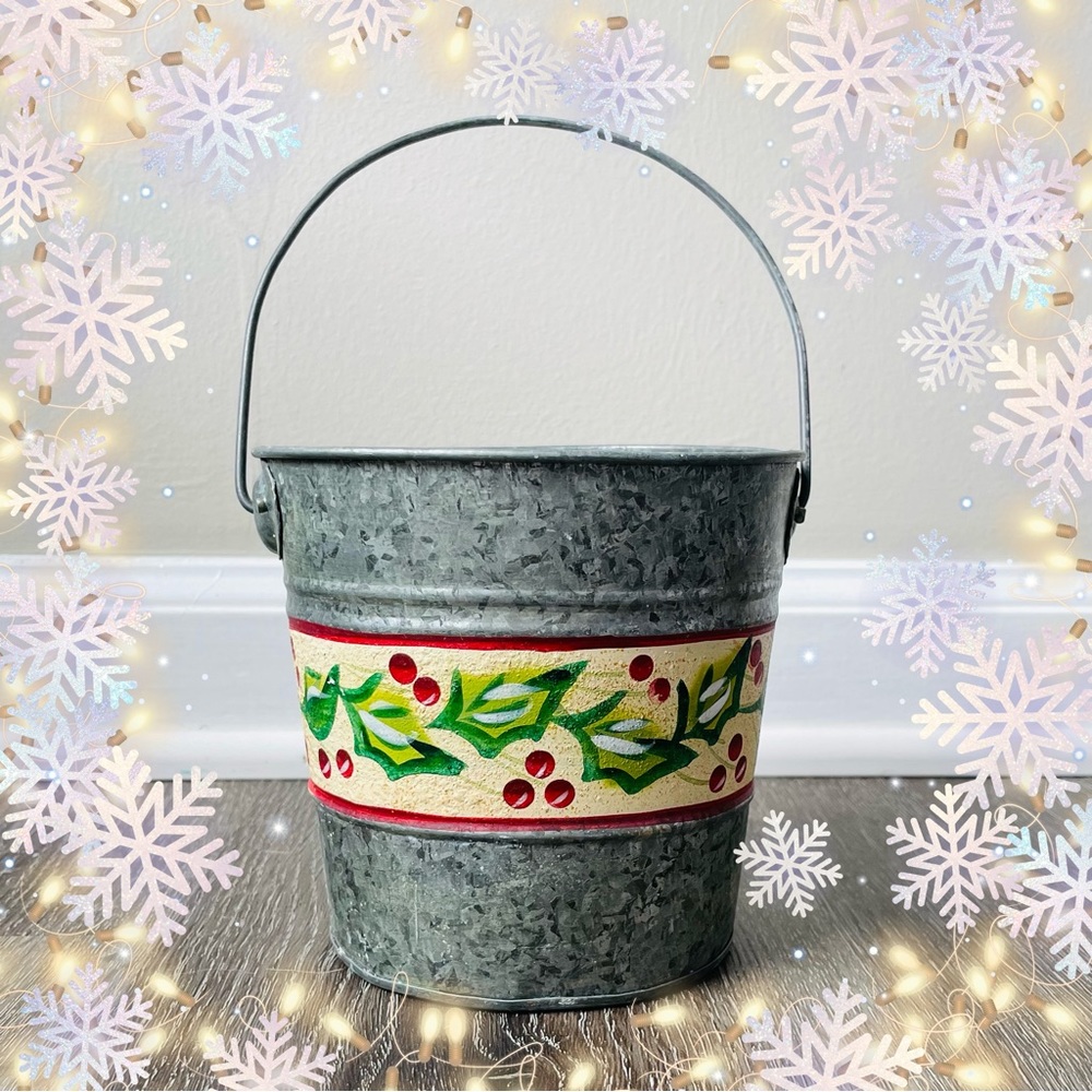 vintage Pier 1 medium size christmas holiday tin bucket pail home house decor